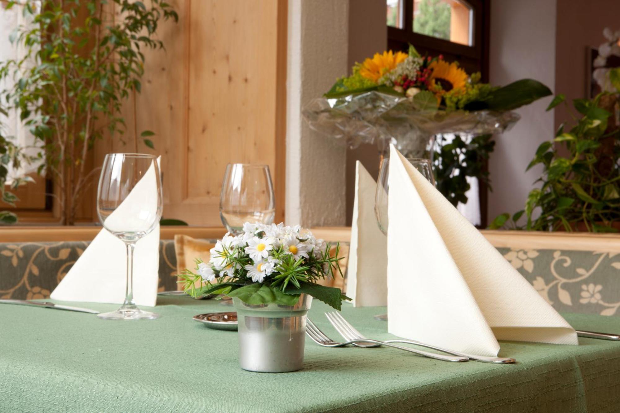 Hotel Astras Scuol Exterior photo