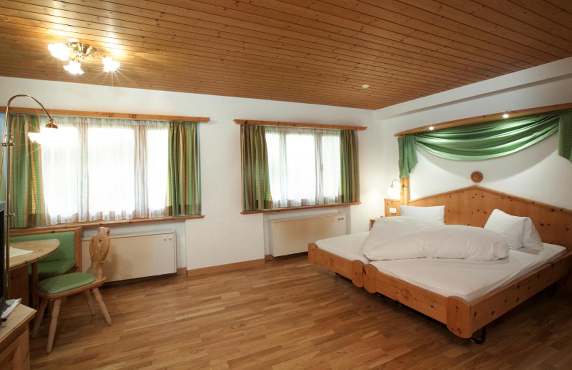 Hotel Astras Scuol Exterior photo
